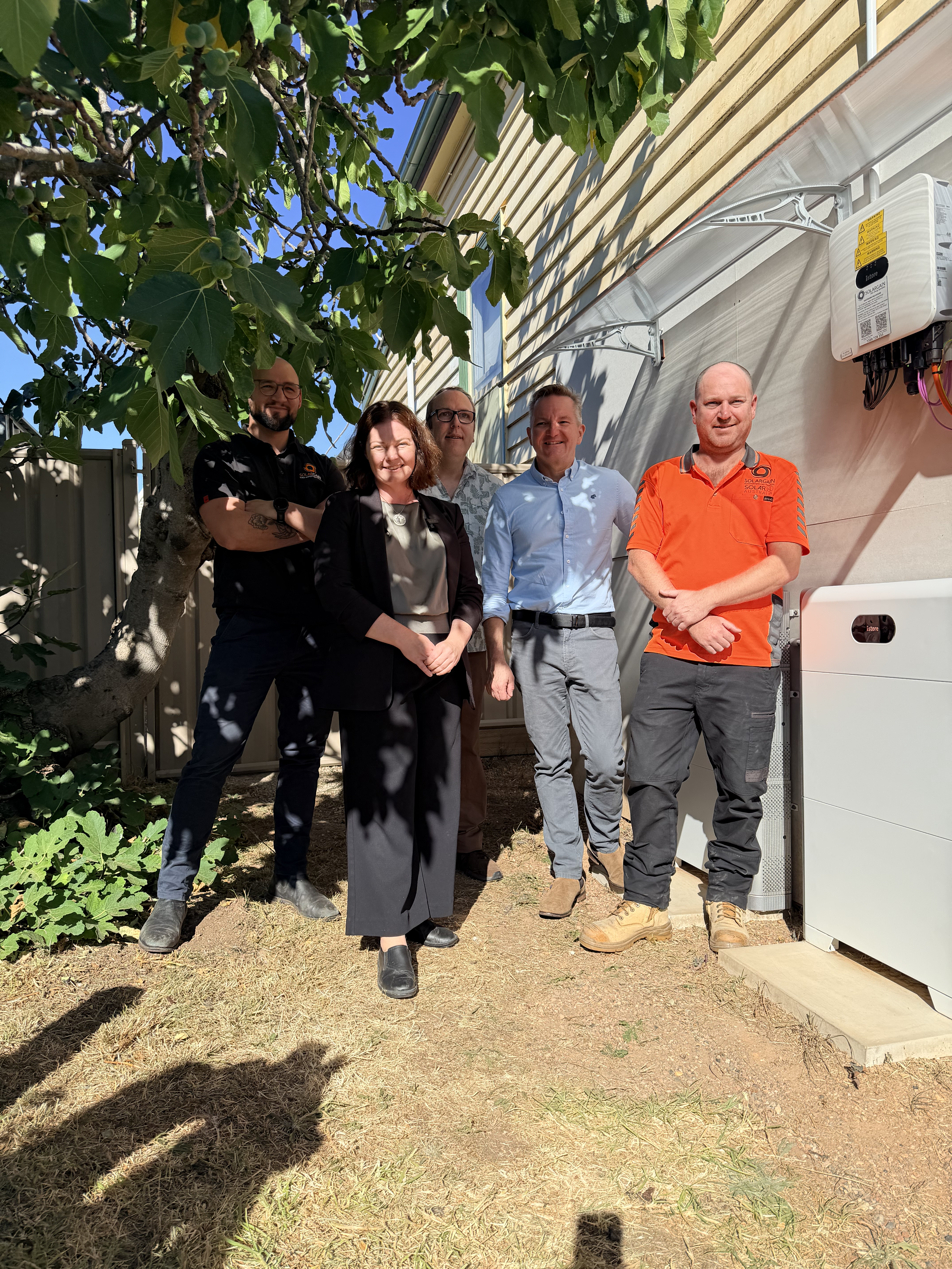 Nate Ruff, Managing Director Solargain Bendigo, Lisa Chesters MP, Christopher Gibney, The Hon Chris Bowen MP, Minister for Climate Change and Energy, Solargain Dealership CEO Bryn Foletta
